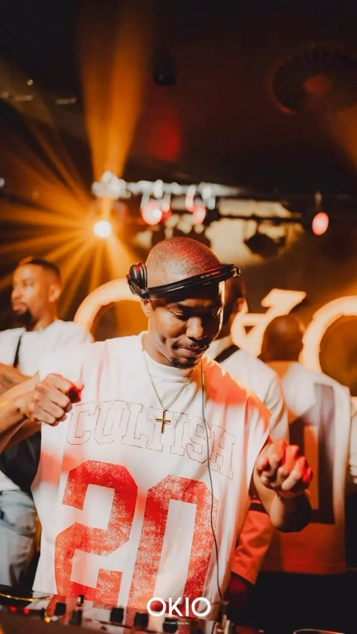 MC under red light with the OKIO ring behind him